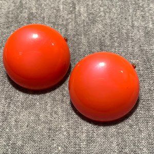 Vintage Trifari clip on button Earrings